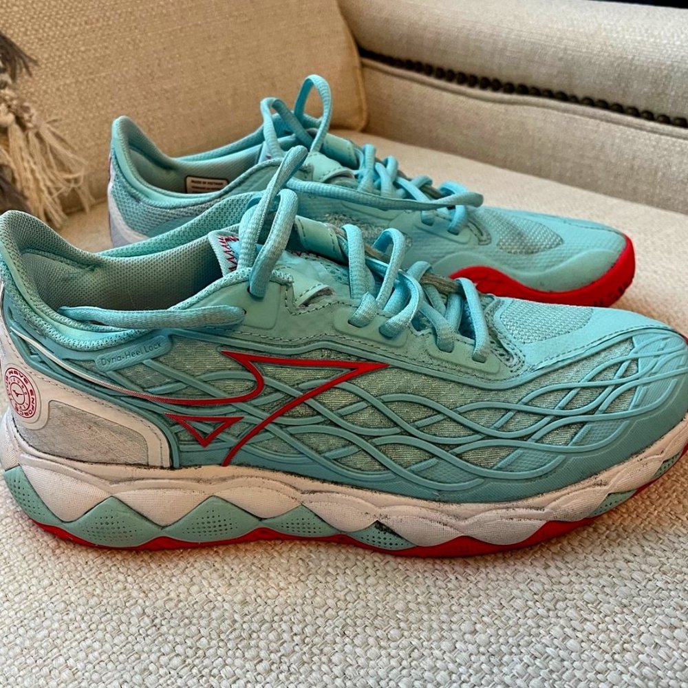 Mizuno Wave Exceed Tour 5 Women's tennis shoe- REG $129.00